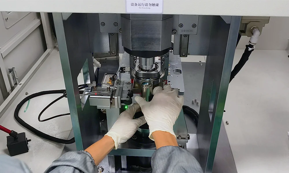 32140 Tabless Cylindrical Cell Can Grooving Grooving a 32140 tabless cylindrical cell can