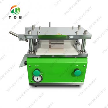 Macchina formatrice per sacchetti di batteria