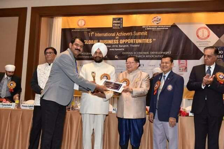 L'agente Tob in India ha vinto il giovane premio per la leadership 2018