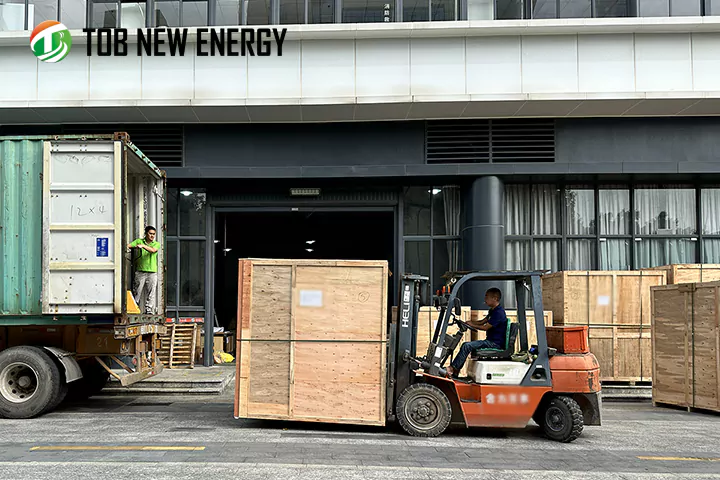 Spedizione di macchine per celle a sacchetto da TOB New Energy per laboratorio di ricerca e sviluppo